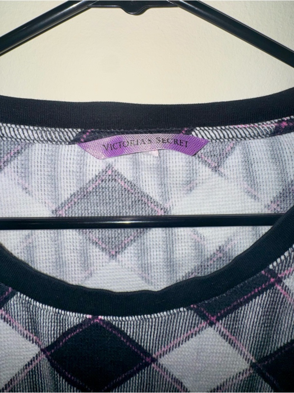 Victoria's Secret Black/White Plaid Long-Sleeve Pajama Set - Picture 4 of 16